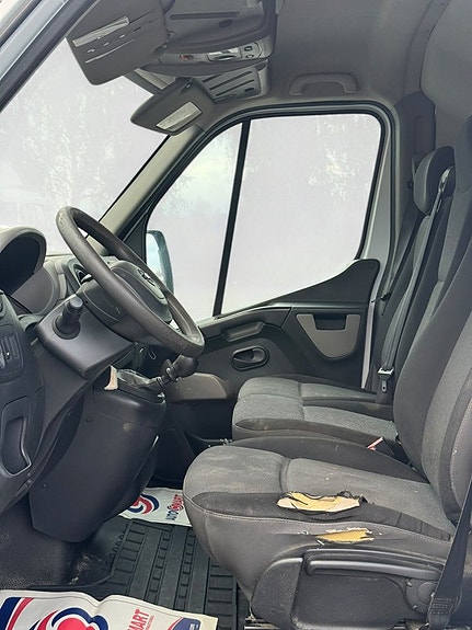 Nissan NV400 14 of 15
