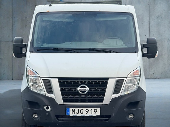 Nissan NV400 6 of 15