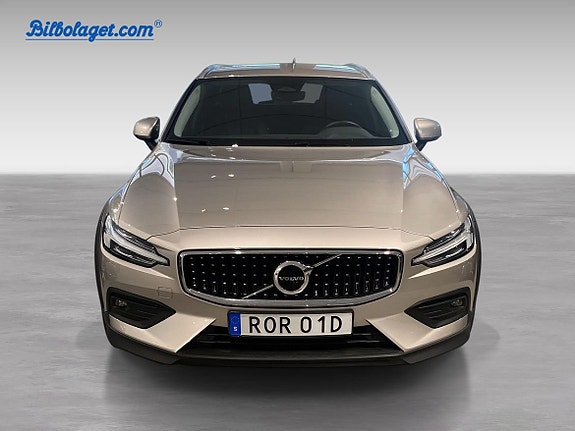 Volvo V60 Cross Country 2 of 5