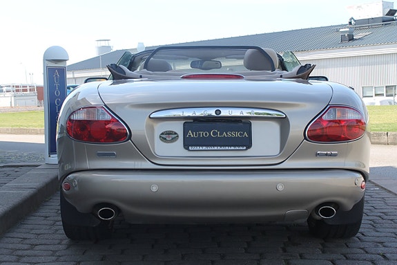 Jaguar XK 6 of 11