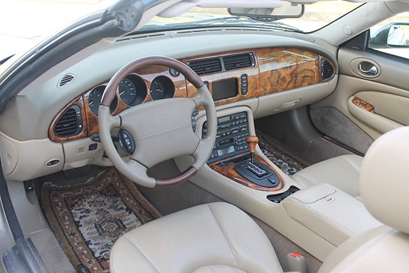 Jaguar XK 8 of 11