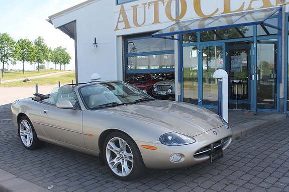 Jaguar XK 3 of 5