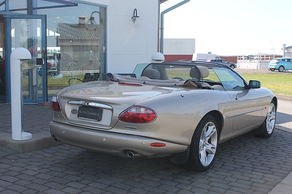 Jaguar XK 4 of 5