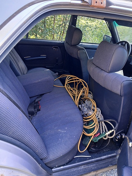 Mercedes-Benz 230 E 4 of 4