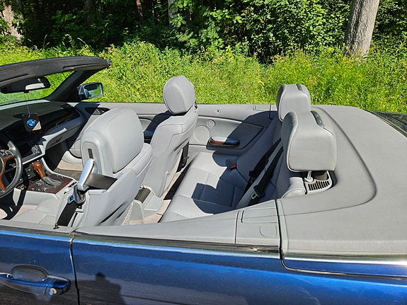 BMW 330Ci 5 of 7