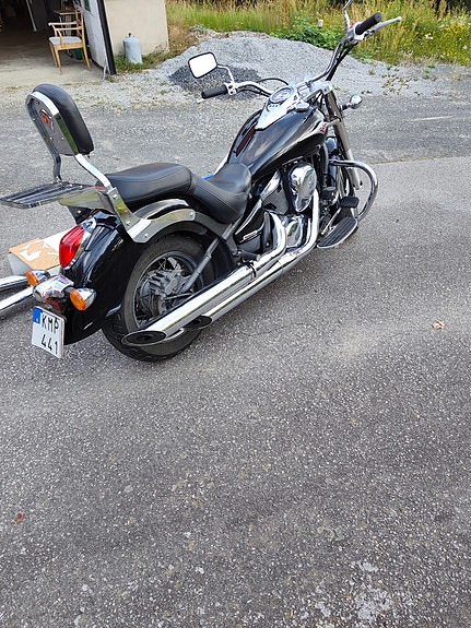 Kawasaki Vulcan 900 Classic 2 of 3