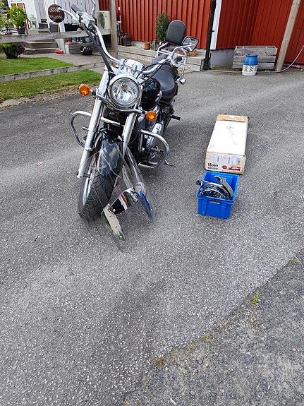 Kawasaki Vulcan 900 Classic 3 of 3