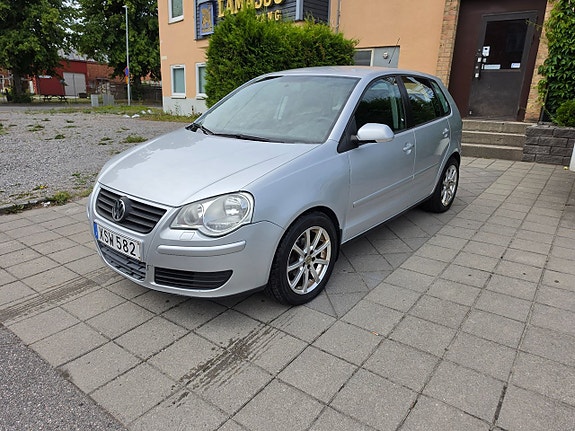 Volkswagen Polo 2 of 5