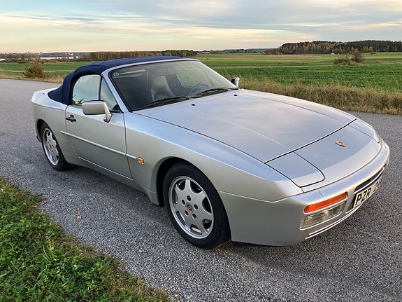 Porsche 944 3 of 5