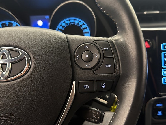 Toyota Auris 12 of 24