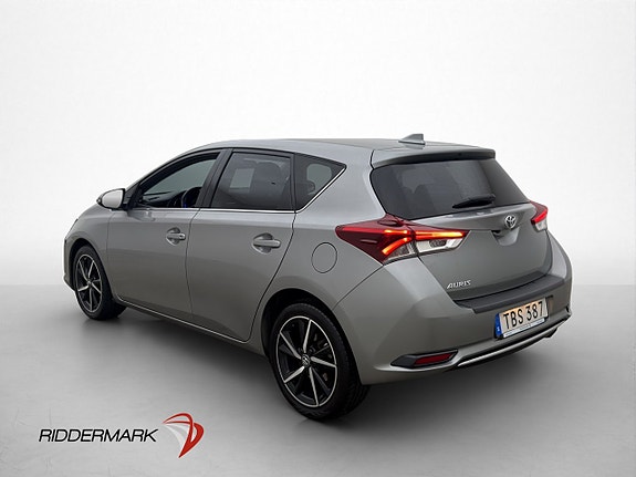 Toyota Auris 5 of 24