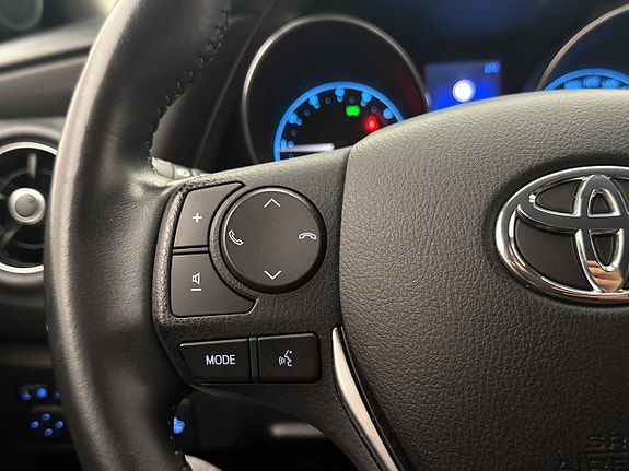 Toyota Auris 10 of 24