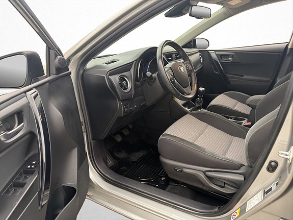 Toyota Auris 9 of 24