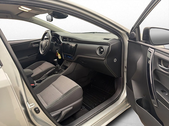 Toyota Auris 18 of 24