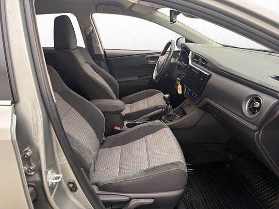 Toyota Auris 17 of 24