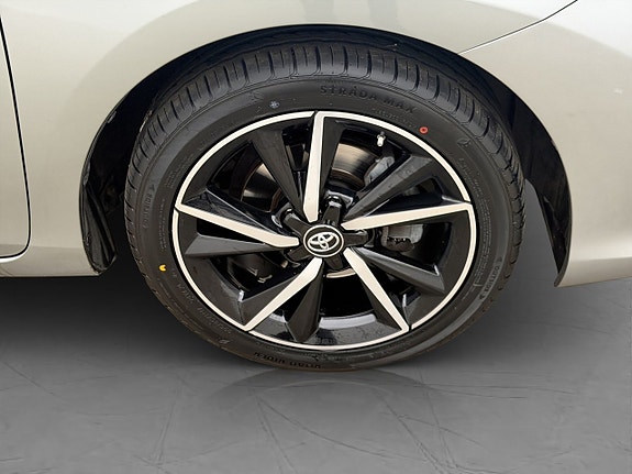Toyota Auris 24 of 24