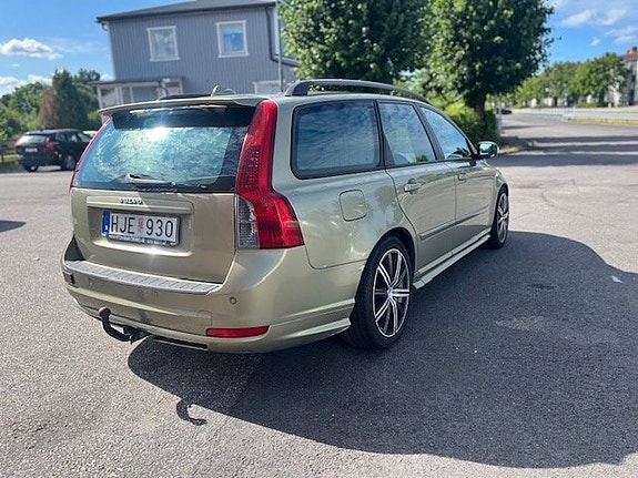 Volvo V50 2 of 5