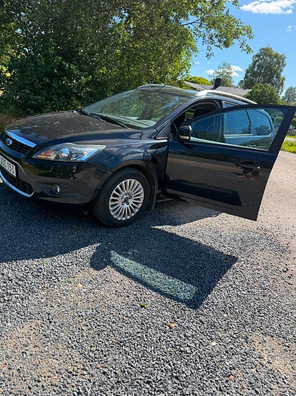 Ford Focus 2 of 5