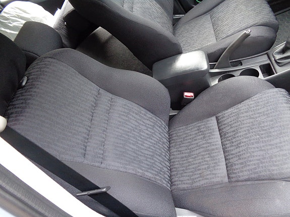Toyota Corolla 15 of 30