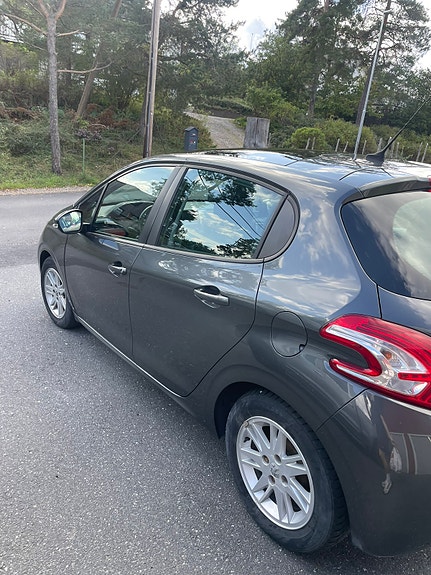 Peugeot 208 4 of 4