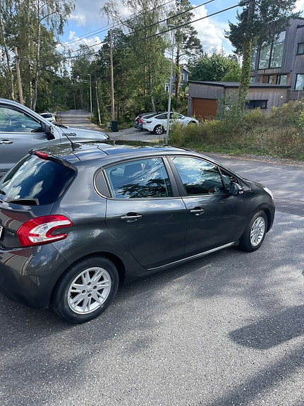 Peugeot 208 3 of 4