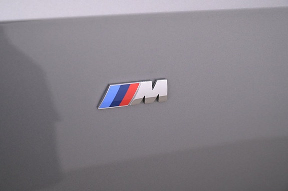 BMW 330e 24 of 27
