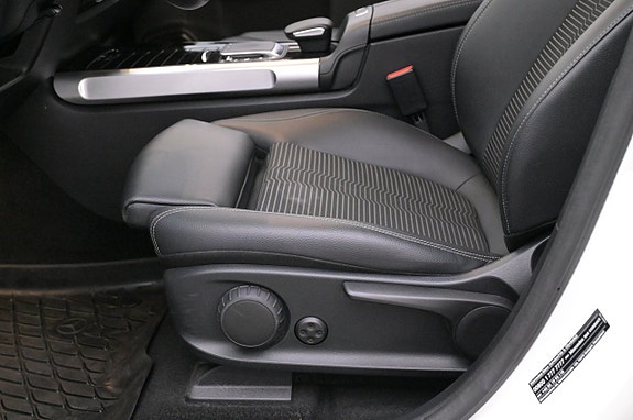 Mercedes-Benz EQB300 11 of 27