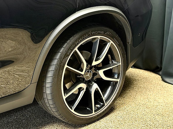 Mercedes-Benz GLC43 8 of 30