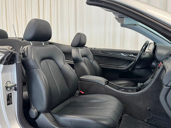 Mercedes-Benz CLK320 10 of 27