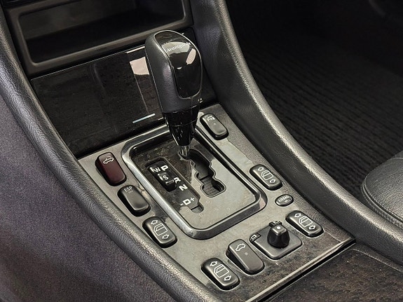 Mercedes-Benz CLK320 17 of 27