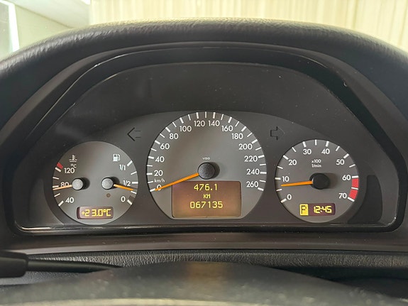 Mercedes-Benz CLK320 14 of 27