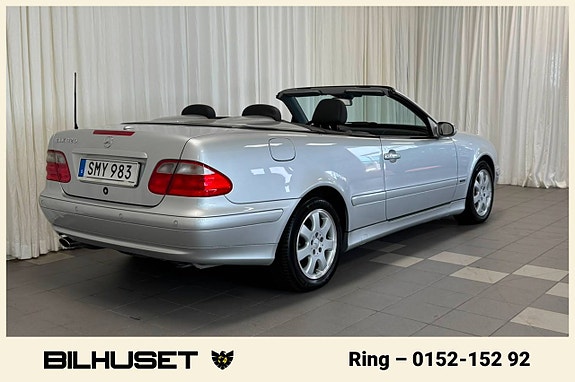 Mercedes-Benz CLK320 3 of 5