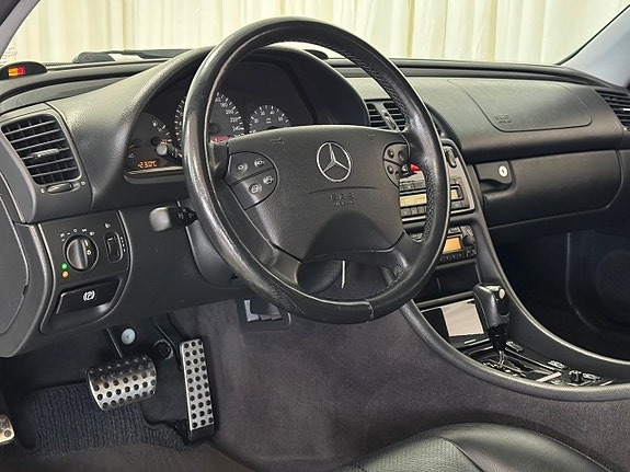 Mercedes-Benz CLK320 11 of 27