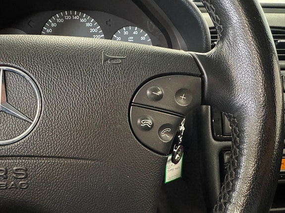 Mercedes-Benz CLK320 13 of 27