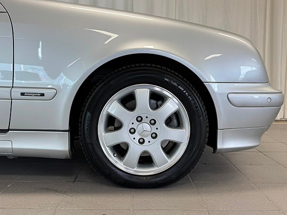 Mercedes-Benz CLK320 24 of 27