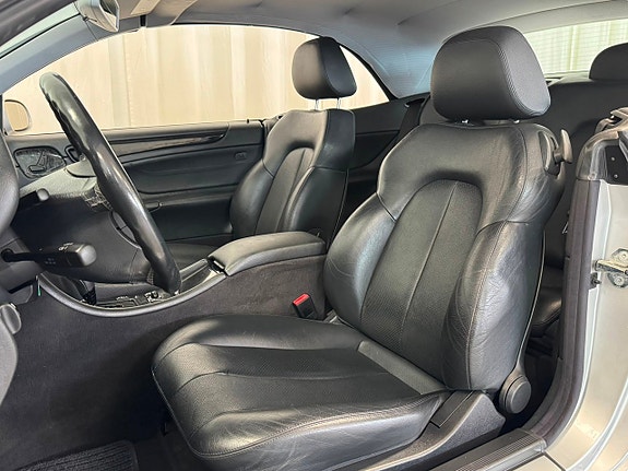 Mercedes-Benz CLK320 9 of 27