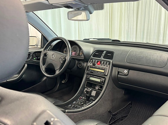 Mercedes-Benz CLK320 21 of 27