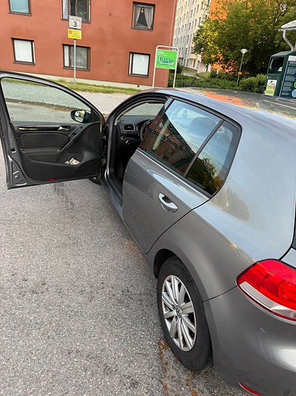 Volkswagen Golf VI 2 of 8