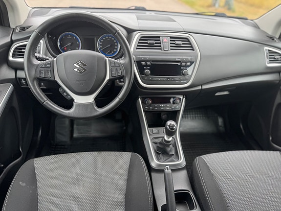 Suzuki S-Cross 8 of 9
