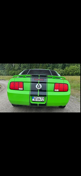 Ford Mustang 4 of 5