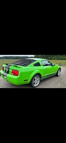 Ford Mustang 2 of 5