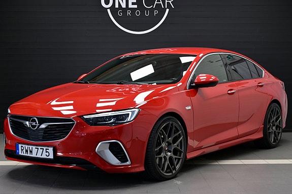 Opel Insignia 2 of 5