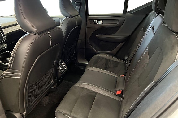 Volvo XC40 13 of 30