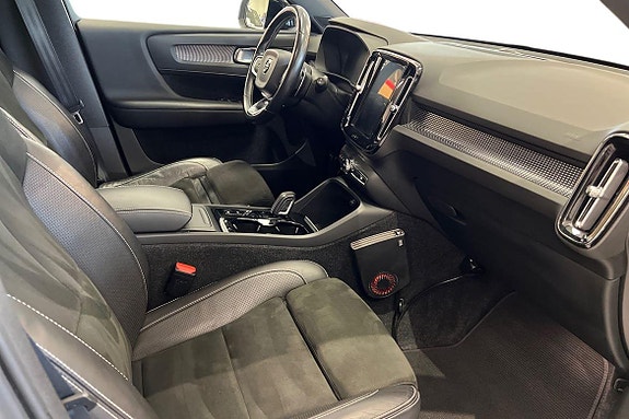 Volvo XC40 7 of 30