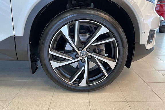 Volvo XC40 17 of 30