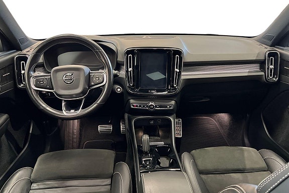 Volvo XC40 10 of 30