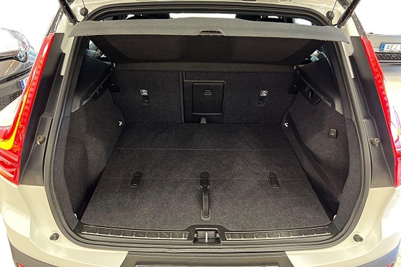 Volvo XC40 12 of 30