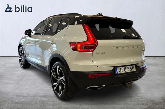 Volvo XC40 2 of 5