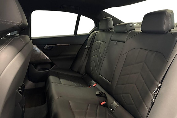 BMW i5 12 of 19