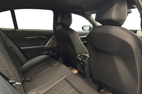 BMW i5 7 of 19